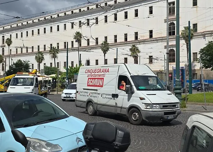Ma Maison Shared In Chiaia 1 Πανσιόν
