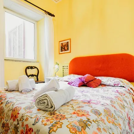 Ma Maison Shared In Chiaia 1