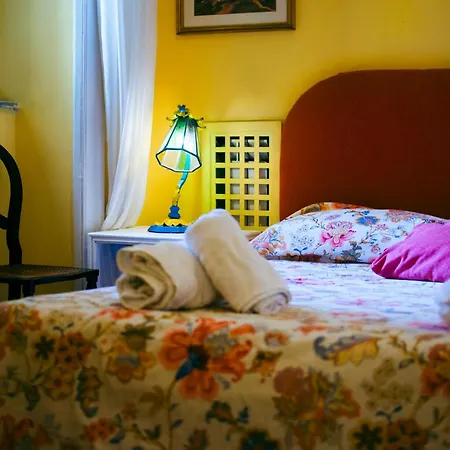 Affittacamere Ma Maison Shared In Chiaia 1 *