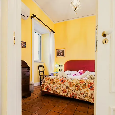 Affittacamere Ma Maison Shared In Chiaia 1 Napoli